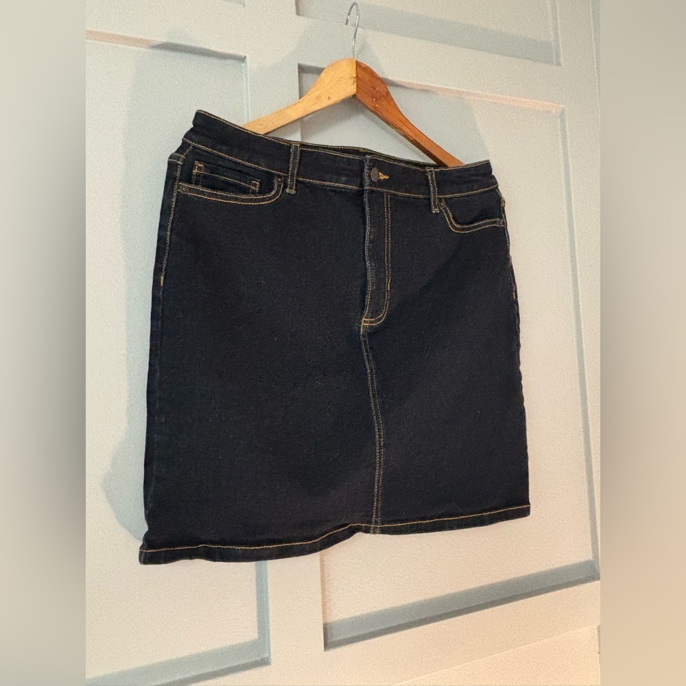 Classic Dark Denim Skirt With Stretch